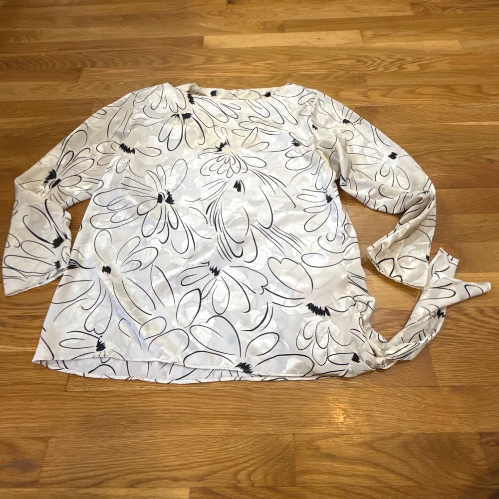 Shapely‎ Womens Small White Black Floral Jacquard Side Tie Blouse Boat Neck S